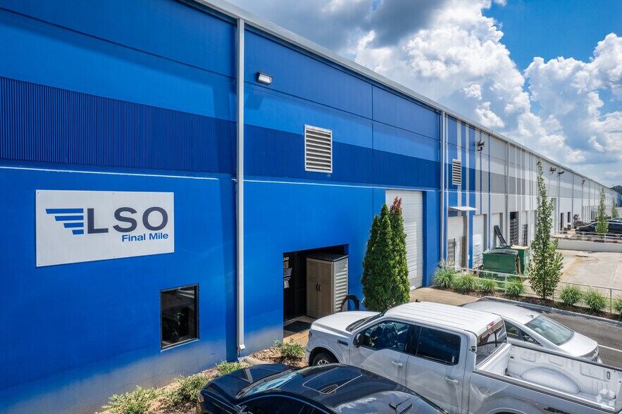 More Photos Of 240-264 Oxmoor Ct, Birmingham Distribution For Lease