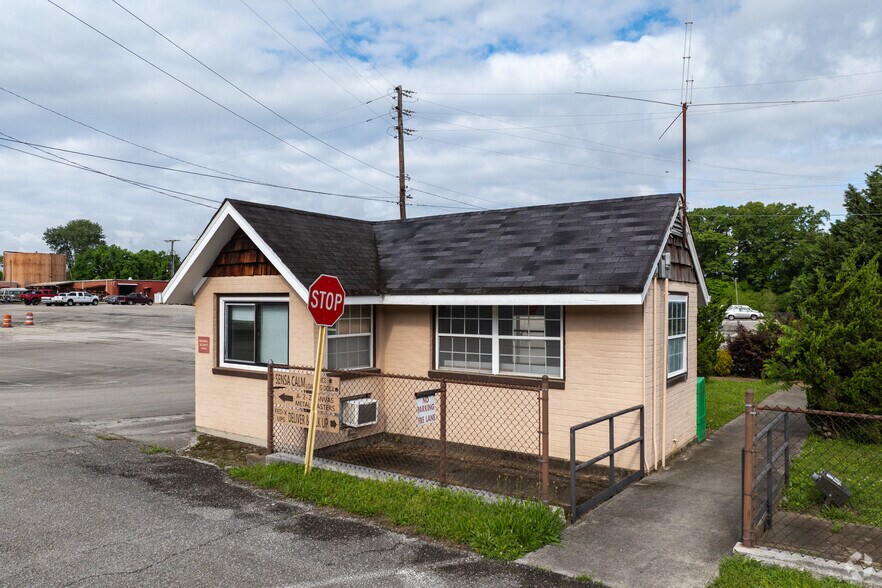 More Photos Of 2001 N Chamberlain Ave, Chattanooga Light Manufacturing For Sale