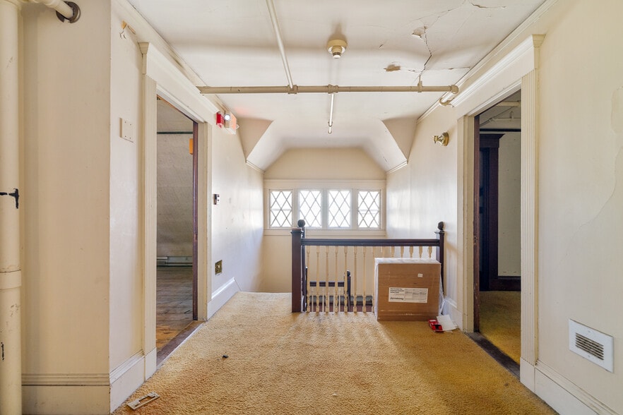 More Photos Of 17 Monmouth St, Somerville Apartments For Sale