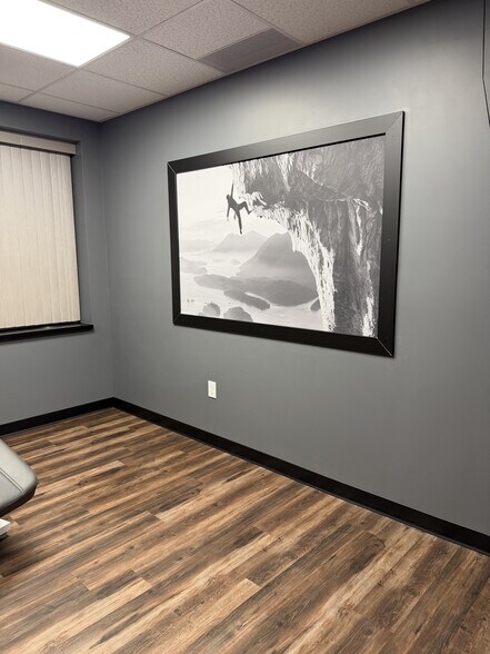 More Photos Of 18140 Burke St, Elkhorn Office For Lease