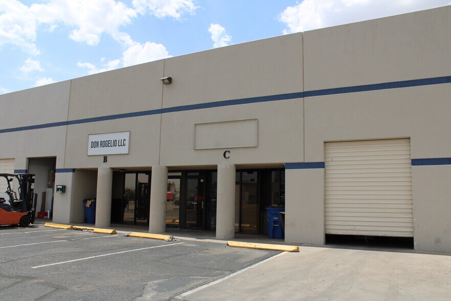 More Photos Of 3733 Shell St, El Paso Showroom For Lease