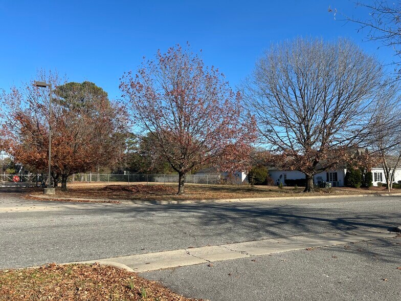 More Photos Of 2718 Graves Dr, Goldsboro Freestanding For Lease