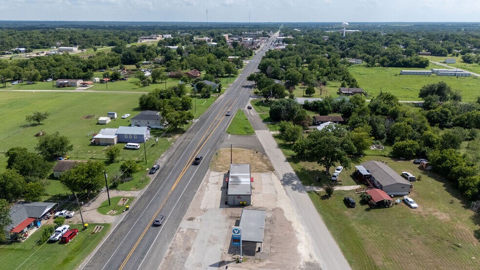More Photos Of 617 N Ellis St, Groesbeck Carwash For Sale