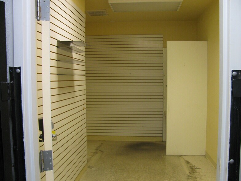 More Photos Of 1211-1217 NW Sheridan Rd, Lawton Unknown For Lease