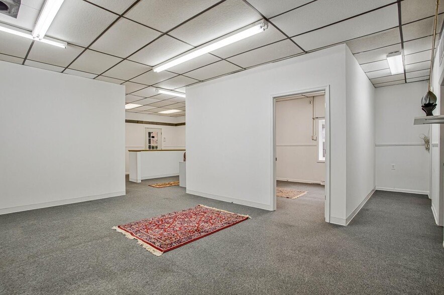 More Photos Of 6285 Shady Side Rd, Shady Side General Retail For Sale