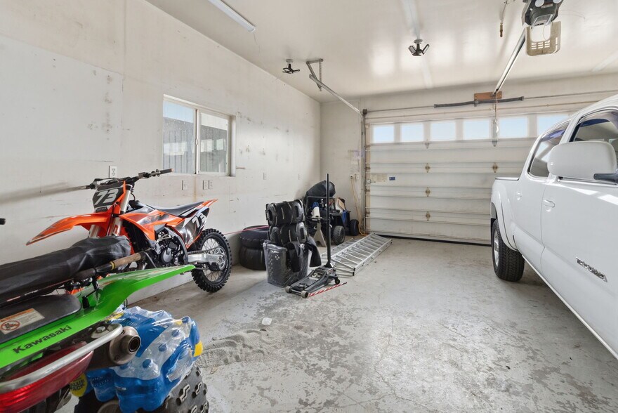 More Photos Of 29850 Kelso St, Eugene Industrial For Sale