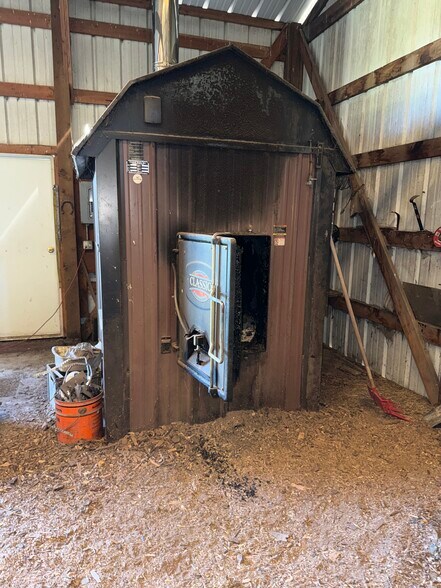 More Photos Of 9523 River Rd, Amherst Warehouse For Sale