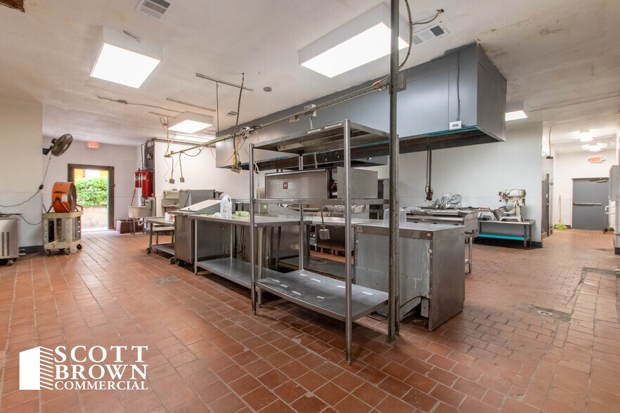 More Photos Of 820 S Interstate 35 E, Denton General Retail For Lease