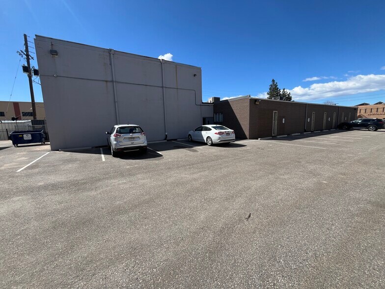 More Photos Of 5700 Logan St, Denver Office For Sale