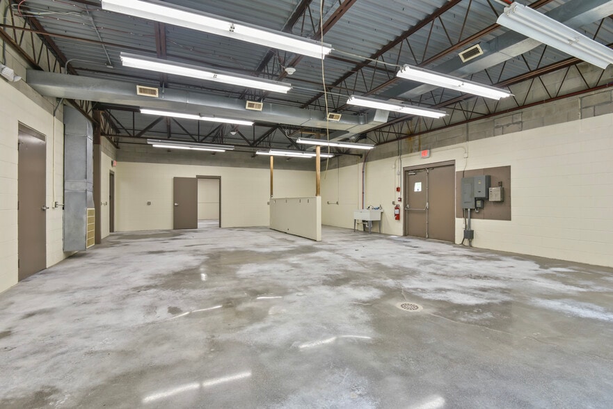 More Photos Of 88 Danielson Pike, Foster Manufacturing For Lease