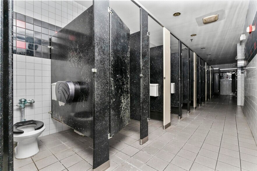 More Photos Of 814-850- Derby Ave, Seymour Unknown For Lease