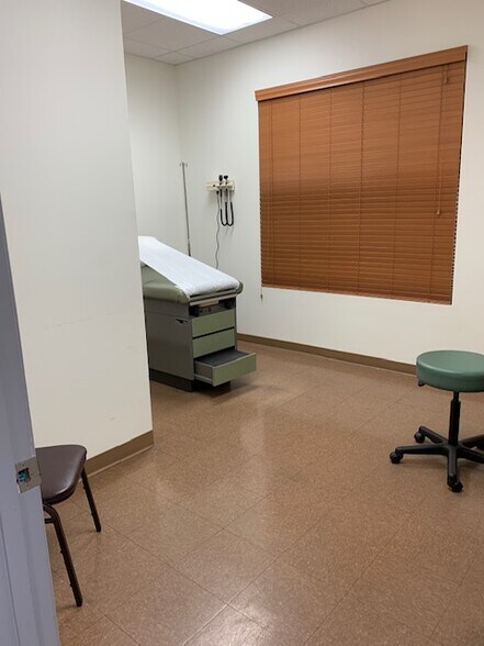 More Photos Of 9366 Balm Riverview Rd, Riverview Medical For Lease
