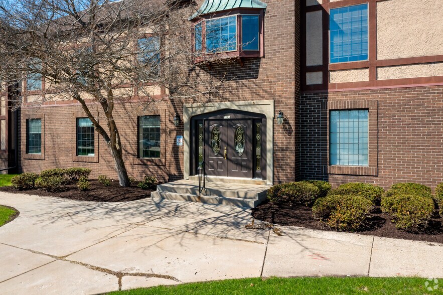 More Photos Of 5205 N Ironwood Ln, Milwaukee Unknown For Lease