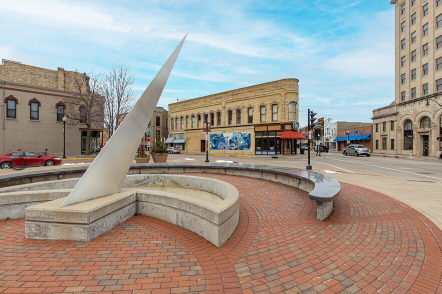 More Photos Of 401 N Main St, Oshkosh Bar For Sale