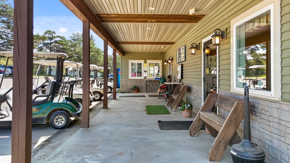 More Photos Of 60 Lake Lorain Rd, Poyntelle Restaurant For Sale