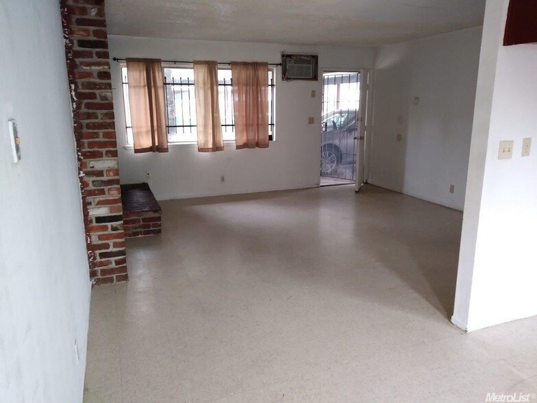 More Photos Of 8120 Tam O Shanter Dr, Stockton Apartments For Sale
