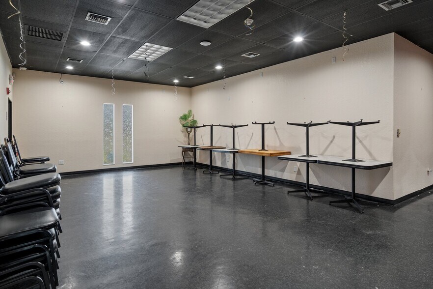 More Photos Of 299 E Gulf To Lake Hwy, Lecanto Storefront For Sale