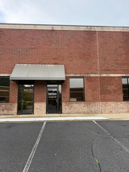 More Photos Of 120 Arnold Mill Park, Woodstock Light Distribution For Lease
