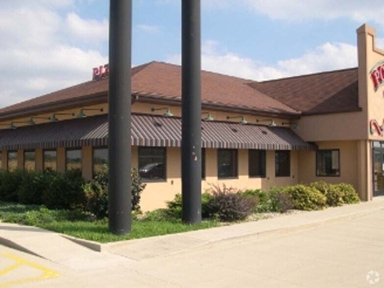More Photos Of 210 N Lewis Ave, Oglesby Restaurant For Lease