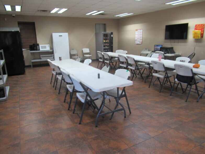 More Photos Of 13391 E Fm 1097 Rd, Willis Manufacturing For Sale