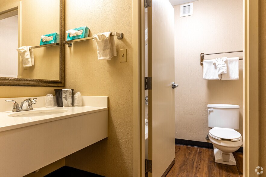 More Photos Of 801 Avenue Q, Lubbock Hotel For Sale