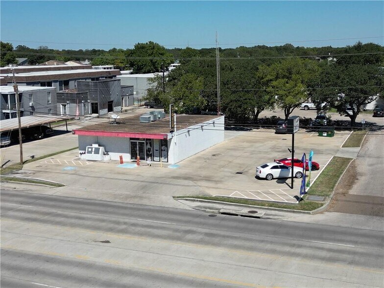 302 Sam Houston Dr, Victoria, TX 77901 Storefront Retail Office For Sale
