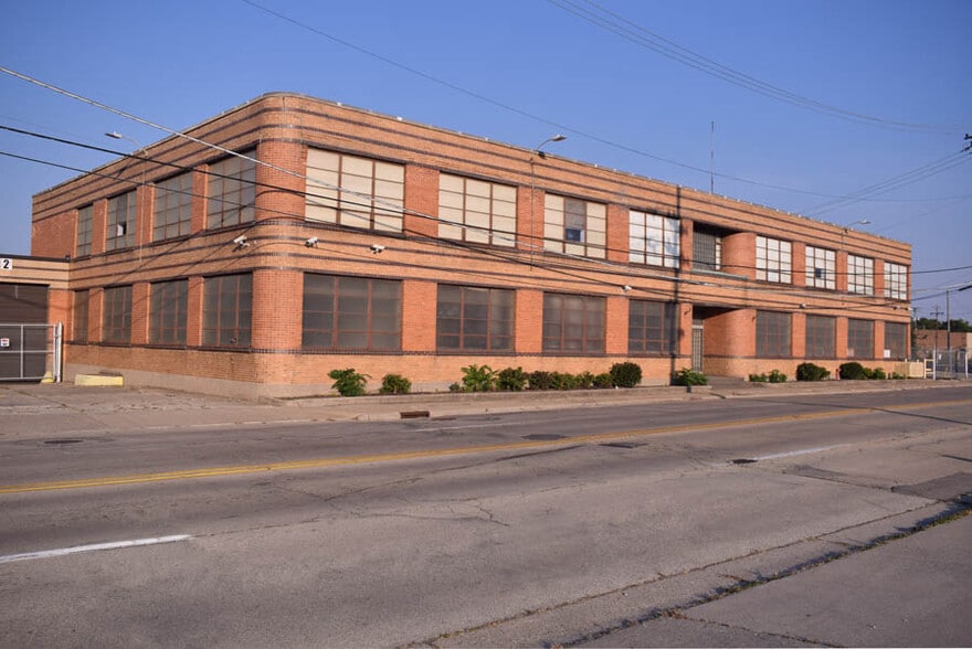 Primary Photo Of 2501 9th St, Rockford Warehouse For Sale