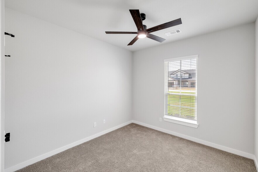 More Photos Of 4059 Clovis St, Midlothian Multifamily For Sale