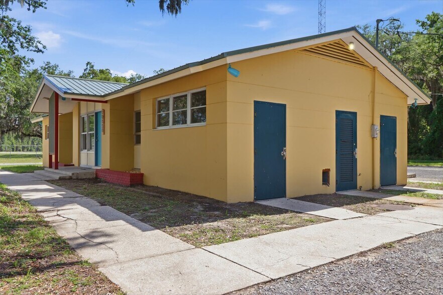 More Photos Of 18150 SE 72 Ave, Inglis Office For Sale