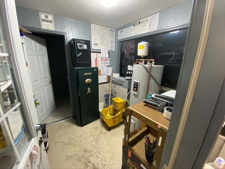 More Photos Of 1265 S Dorset Rd, Troy Freestanding For Sale