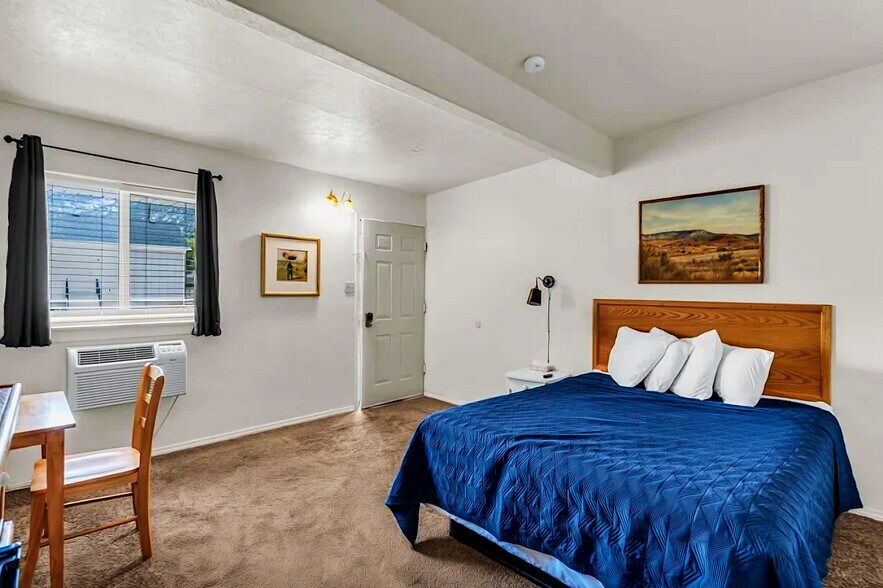 More Photos Of 260 E 400 N, Manti Hotel For Sale