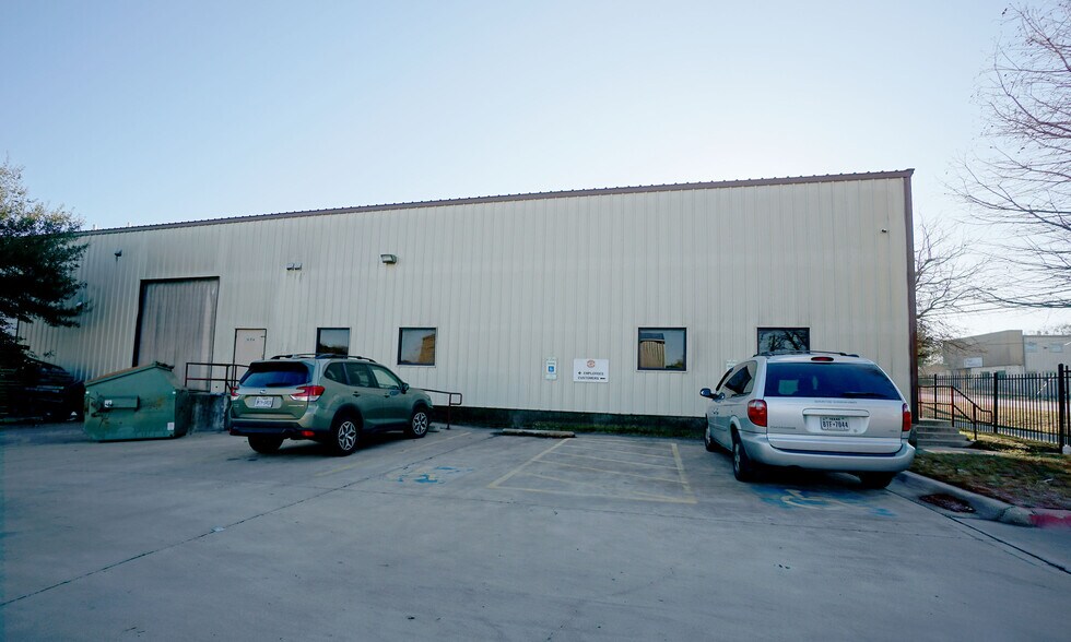 More Photos Of 1610 Dungan Ln, Austin Warehouse For Lease