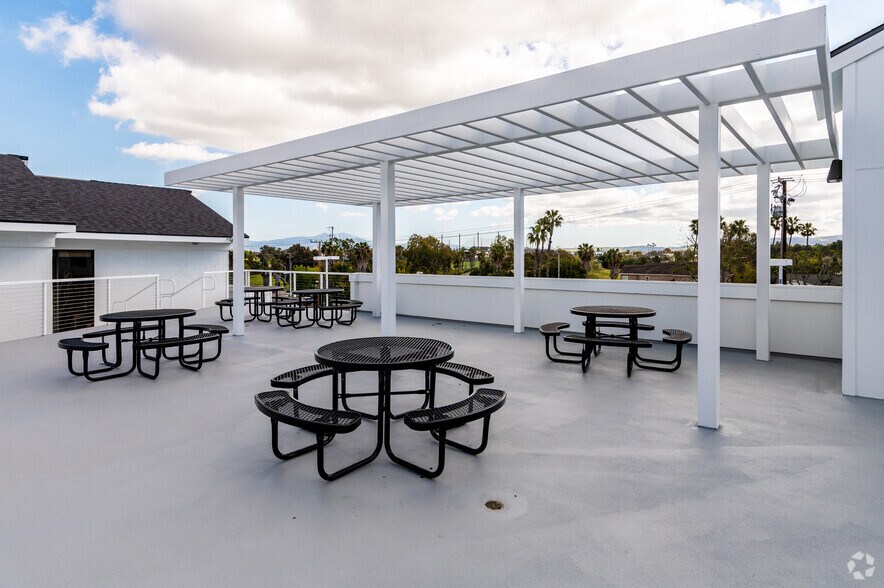 More Photos Of 2651-2675 Irvine Ave, Costa Mesa Storefront For Lease