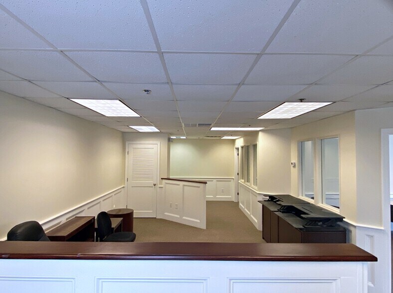 More Photos Of 8 Cedar St, Woburn Medical For Lease