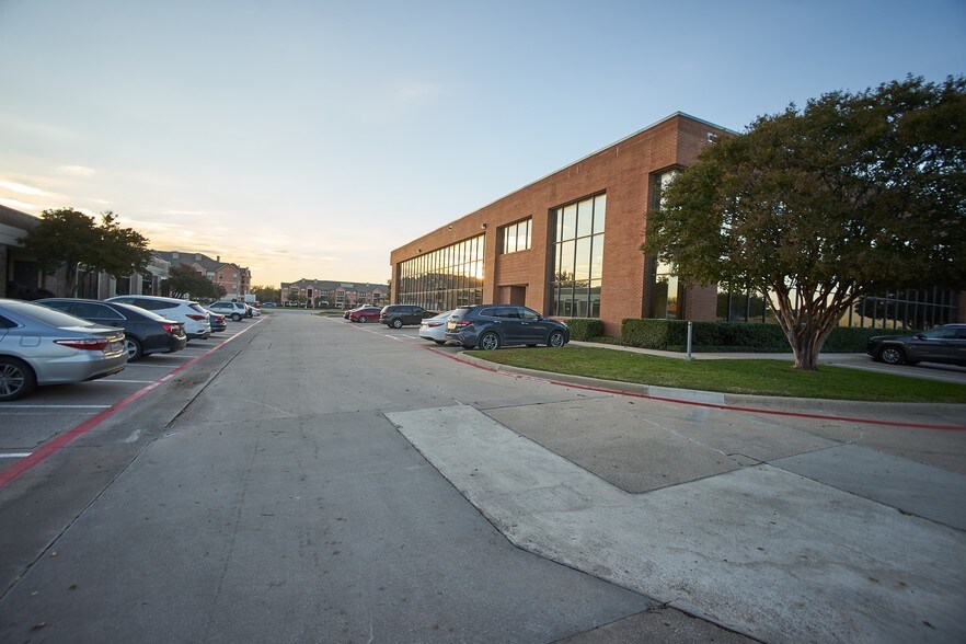 More Photos Of 11496 Luna Rd, Farmers Branch Flex For Lease