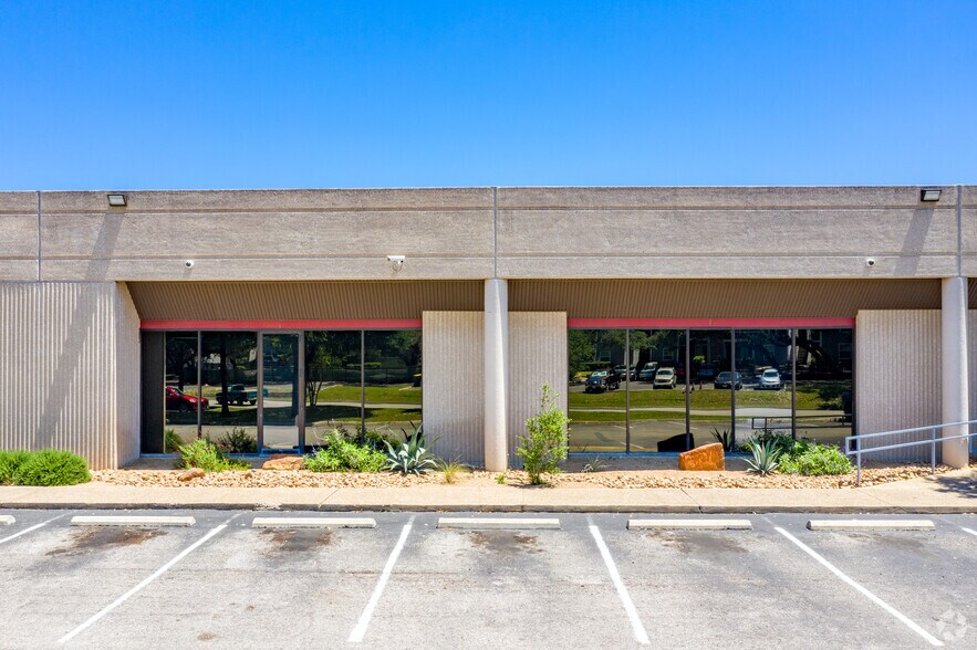 More Photos Of 3300 Nacogdoches Rd, San Antonio Flex For Lease