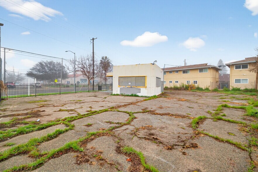 More Photos Of 3341 Stockton Blvd, Sacramento Auto Repair For Sale