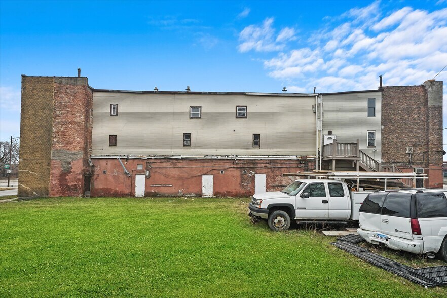 More Photos Of 4300-4310 W 16th St, Chicago Apartments For Sale