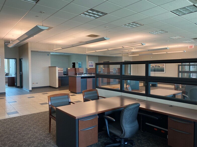 More Photos Of 1978 W Wilson St, Batavia Bank For Lease