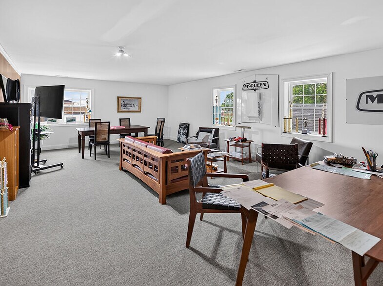 More Photos Of 17593 Nassau Commons Blvd, Lewes Flex For Sale
