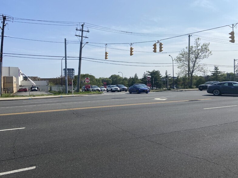 More Photos Of 249 Old Country Rd, Carle Place Freestanding For Lease