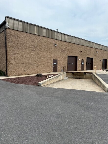 More Photos Of 105 N Gold Dr, Robbinsville Warehouse For Lease