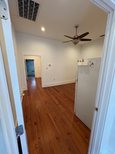 More Photos Of 3251 W Bay St, Savannah Light Manufacturing For Lease
