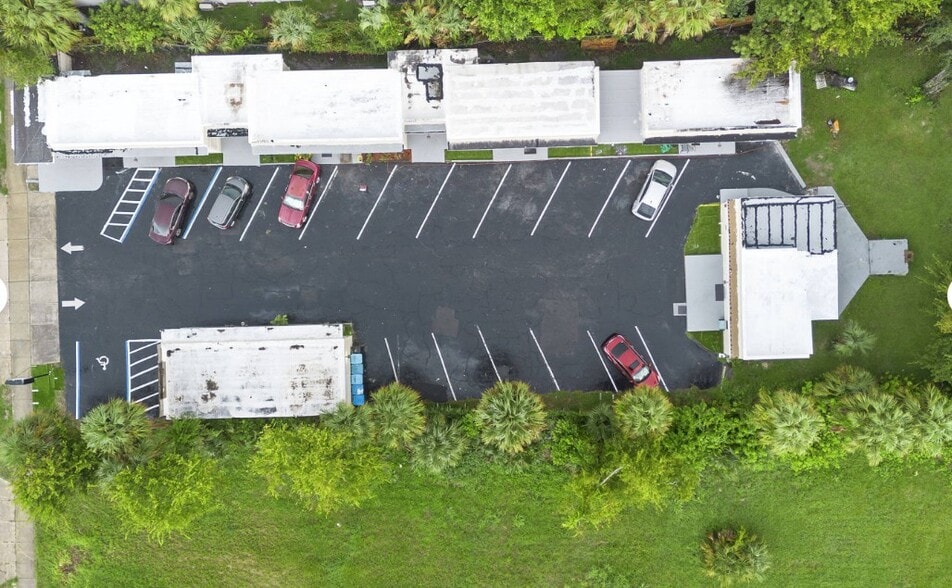 More Photos Of 828 Ridgewood Ave, Daytona Beach Hotel For Sale