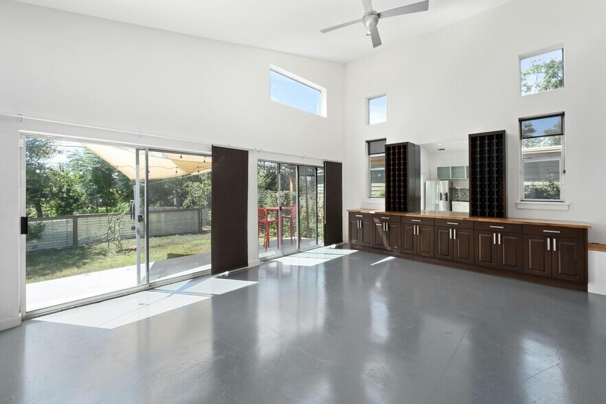 More Photos Of 2236 Webberville Rd, Austin Office For Lease