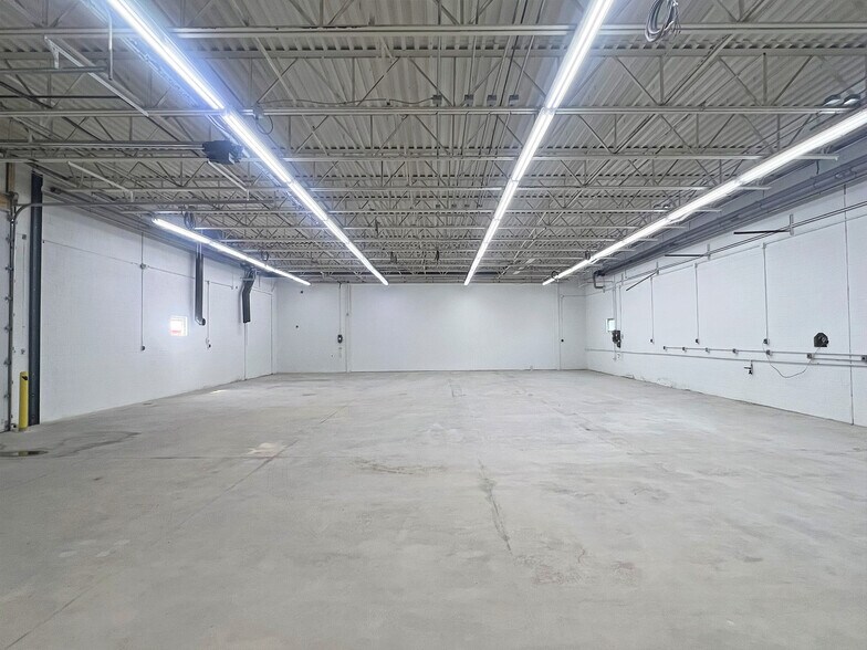 More Photos Of 4300 W Ridge Rd, Erie Manufacturing For Lease