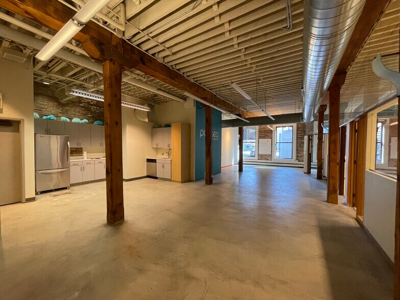 More Photos Of 400 N State St, Chicago Office For Lease