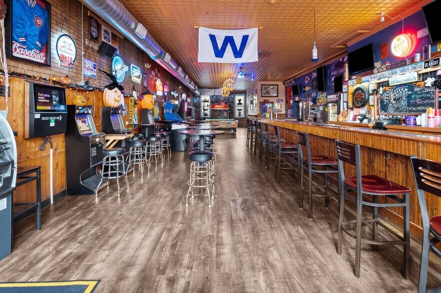 More Photos Of 1708 State St, Bettendorf General Retail For Sale