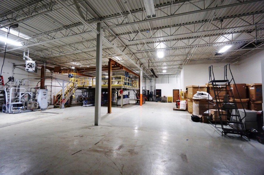 More Photos Of 24401-24415 Halsted Rd, Farmington Hills Light Manufacturing For Lease