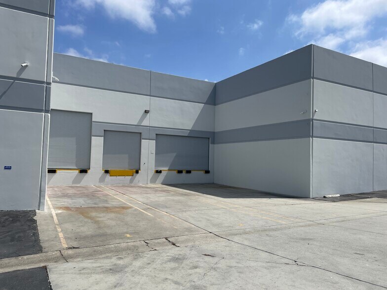 More Photos Of 1210 Kona Dr, Compton Warehouse For Lease